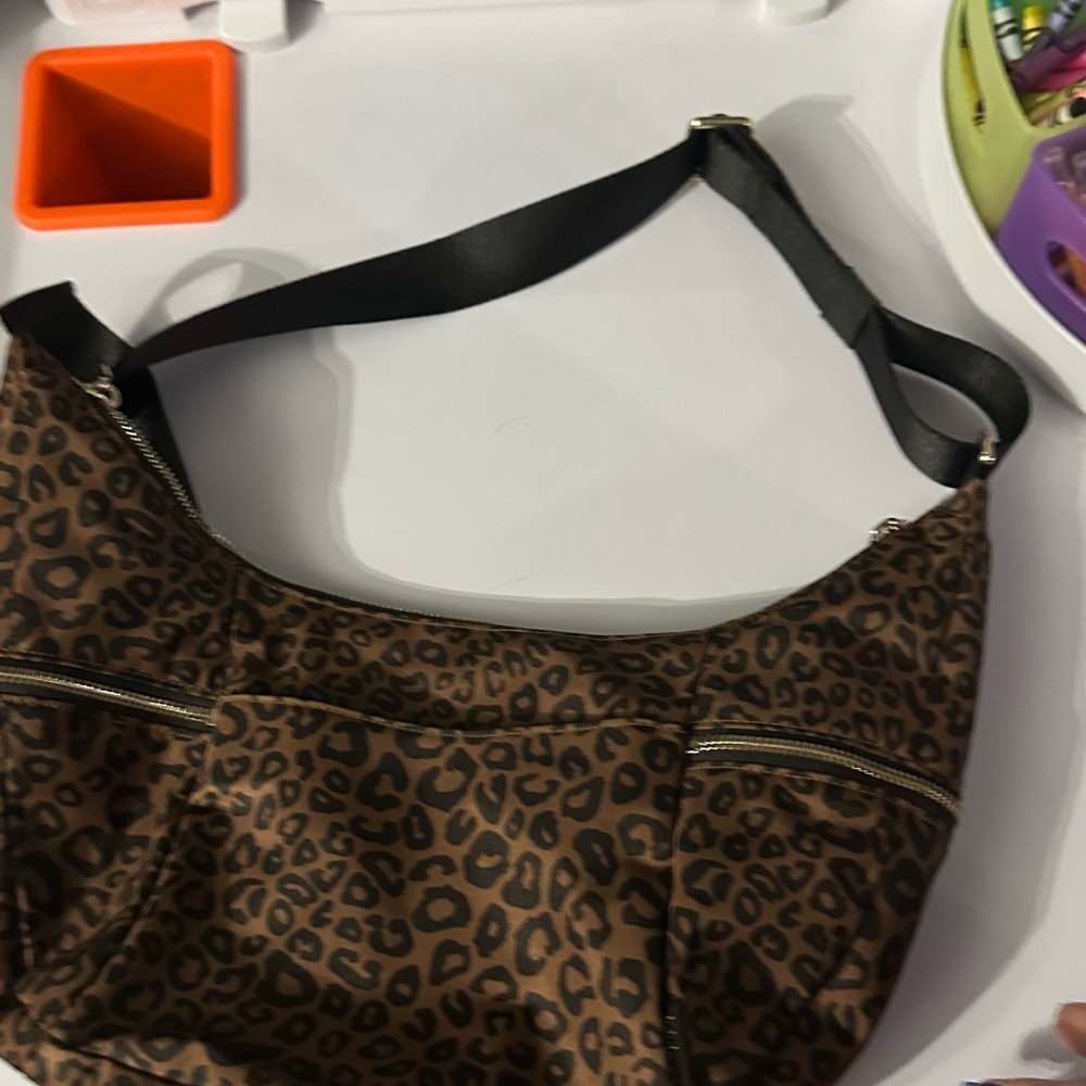 Lululemon sling shoulder bag 6L leopard - Picture 2 of 4